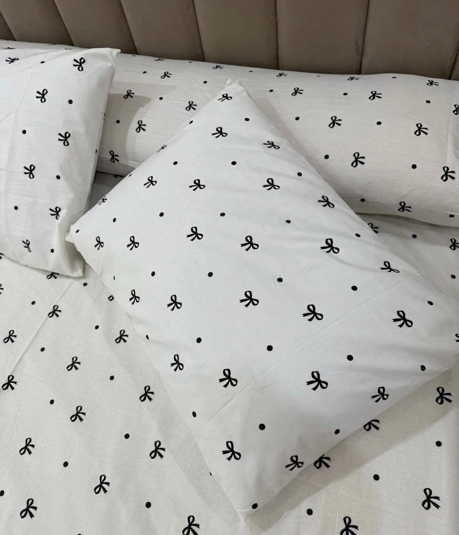 Black bow bedsheet