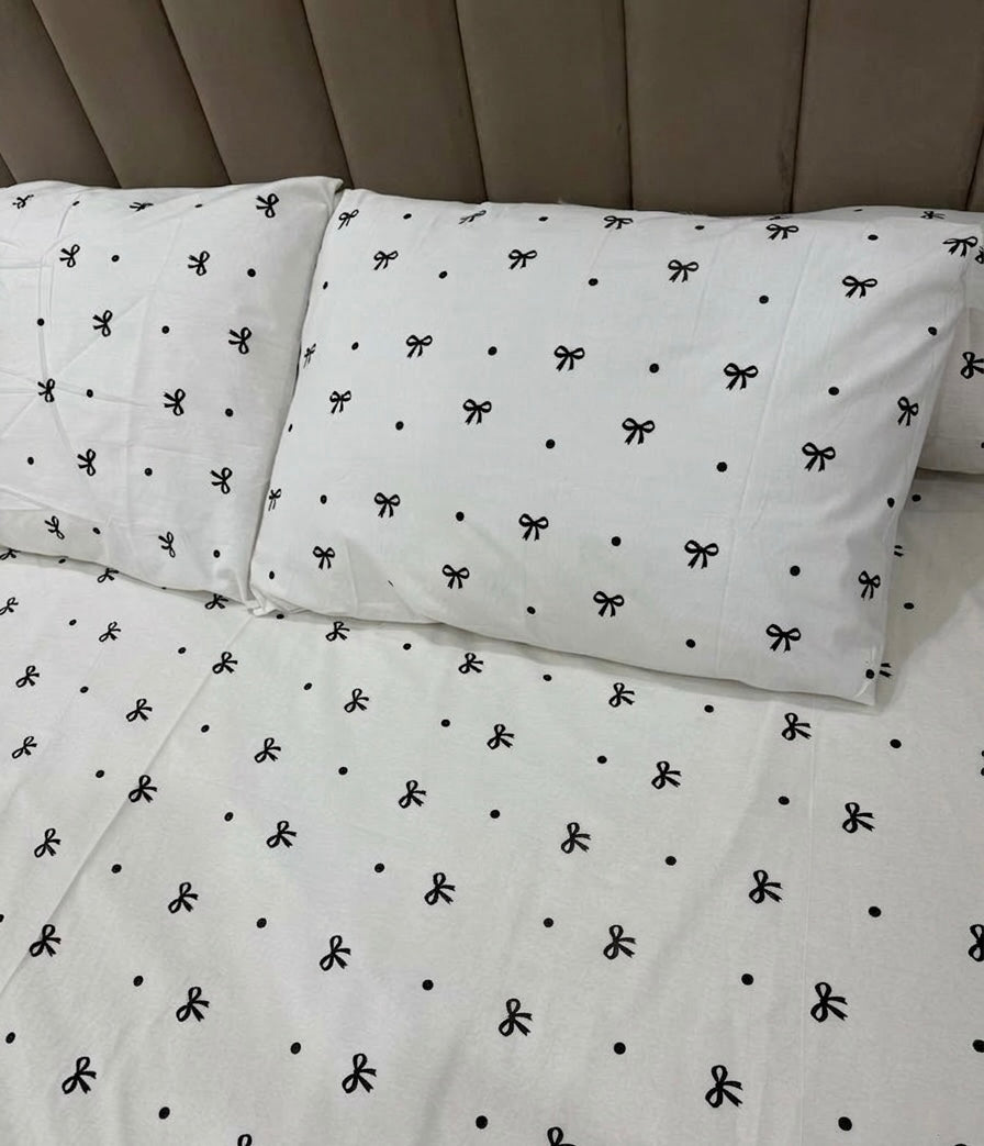 Black bow bedsheet