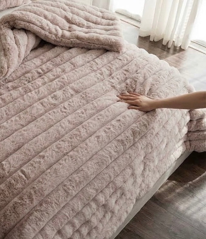 Wide Line Fur Duvet